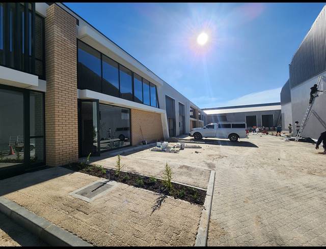 761M² WAREHOUSE TO LET IN STIKLAND INDUSTRIAL